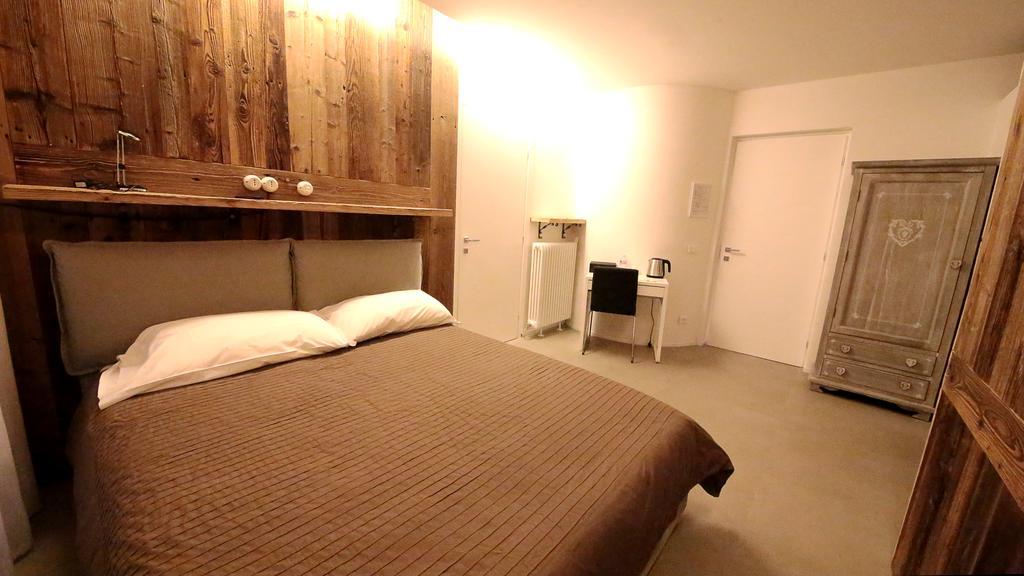 Affittacamere Smile Accomodation Aosta Exterior foto